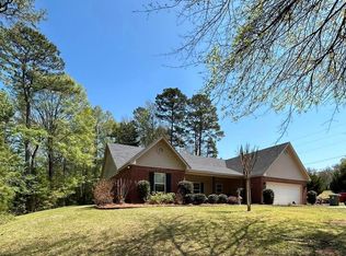 915 Woods Rd, Ruston, LA 71270