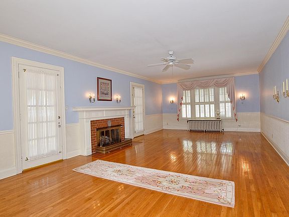 4th image of 1405 E Park Dr