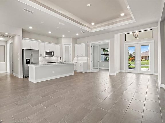 5th image of 305 SE 20th St