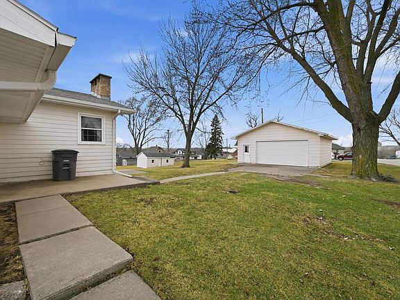 5th image of 128 N Locust St