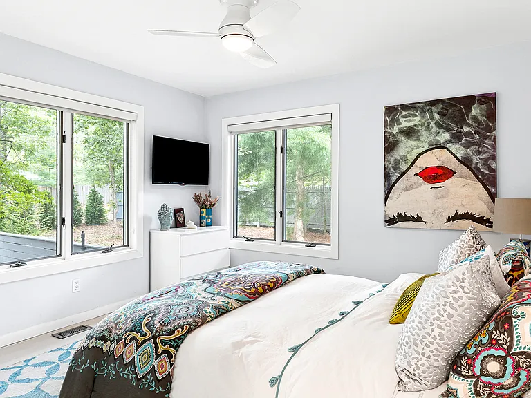 14 Bay View Ave — Photo 8