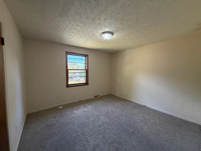 2 bed, 1000 sqft, $1,050 — Photo 4