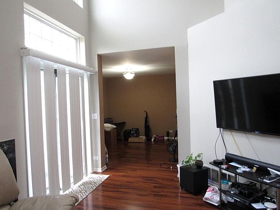3rd image of 121 Dorshire Ct