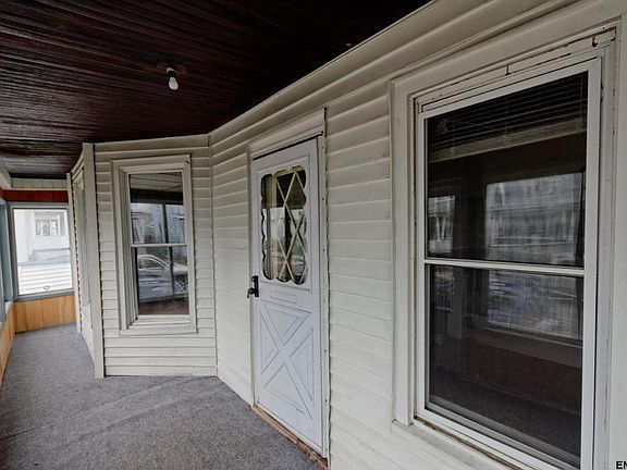 2nd image of 42 Willow Ave