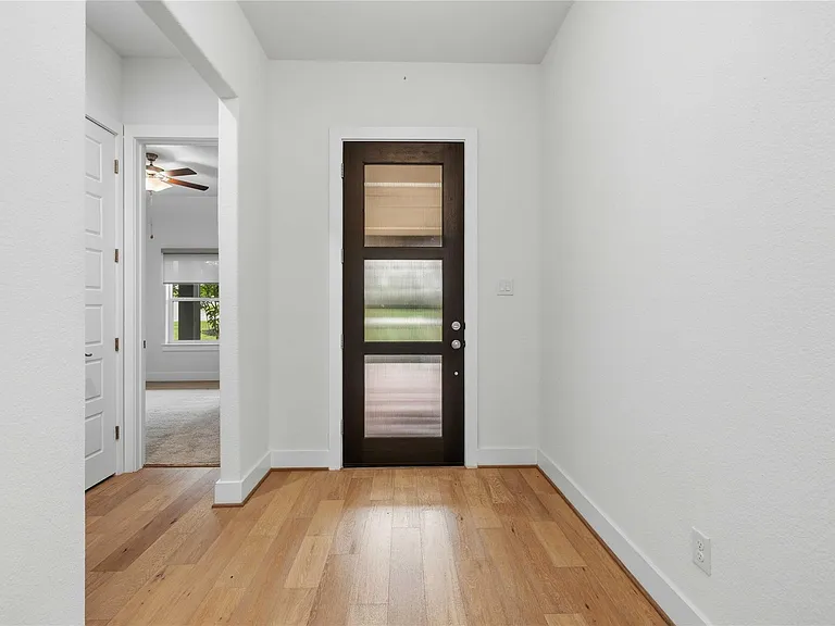 401 Sitlington Ln — Photo 5