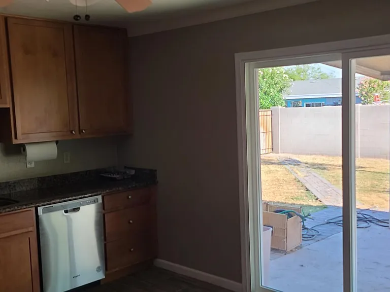 449 E Pierce St — Photo 17