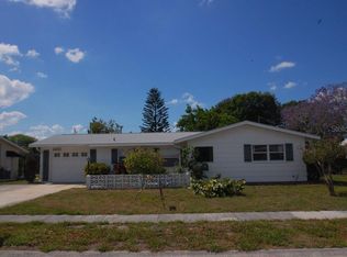 2458 Breakwater Cir, Sarasota, FL 34231