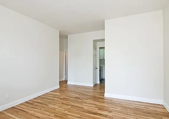 Rented by Buchbinder & Warren | media 21