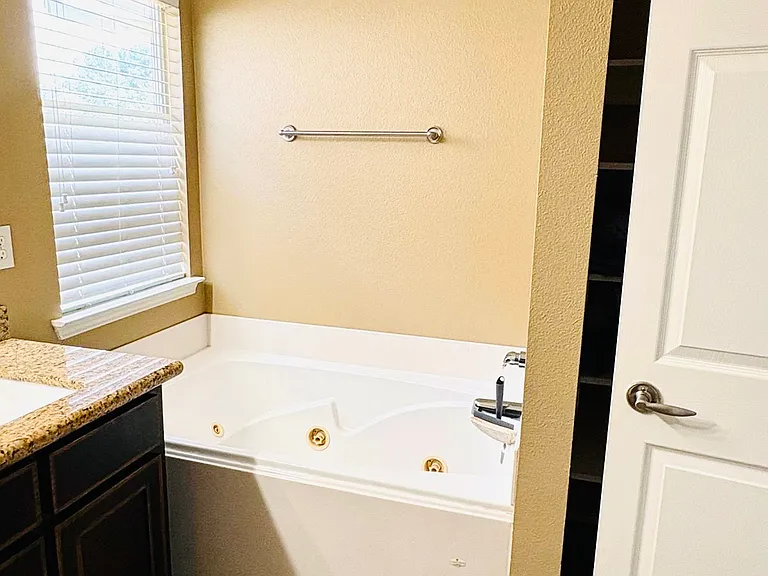17515 Cypress Orchard Ln — Photo 11