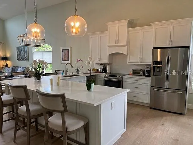 2 bed, 2.5 bath, 2368 sqft, $4,800 — Photo 3
