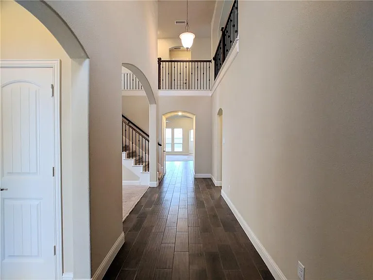 1824 Balboa Park Dr — Photo 3