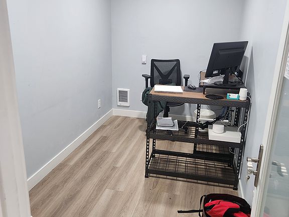 4th image of 18708 Bothell Way NE