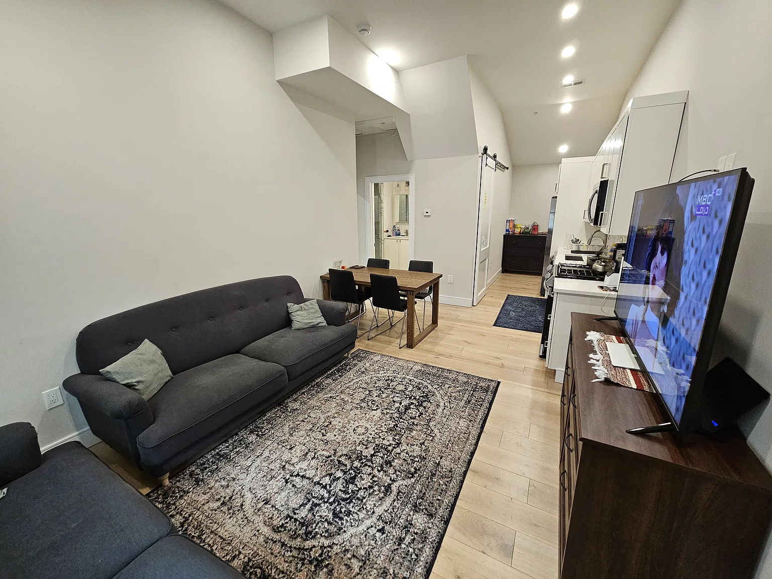 1 bed, 750 sqft, $2,700 — Photo 3