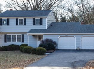 15 Country Hill Rd, Lebanon, NJ 08833