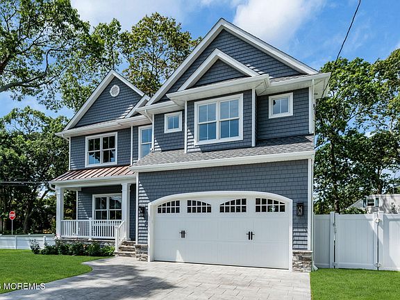 4th image of 1237 Benedict Street