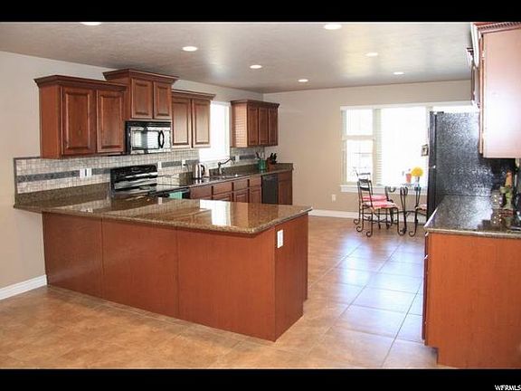 4th image of 1356 E Lake Springs Ln