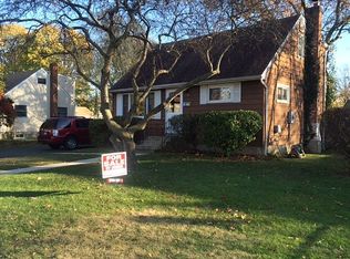 72 Adams St E, East Islip, NY 11730