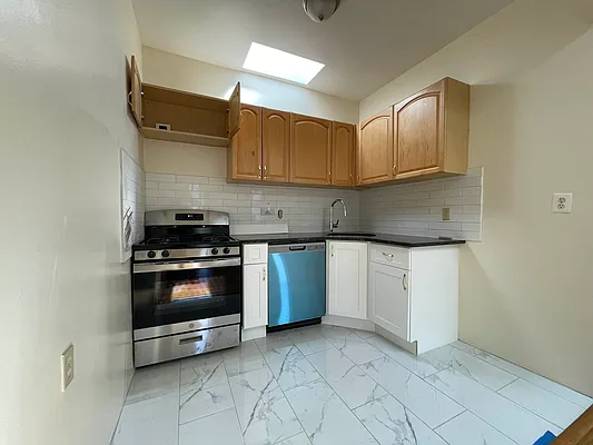 Rented by HOLTON REAL ESTATE INC. | media 5