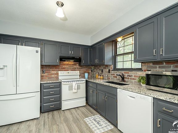 4th image of 9685 W 61st St