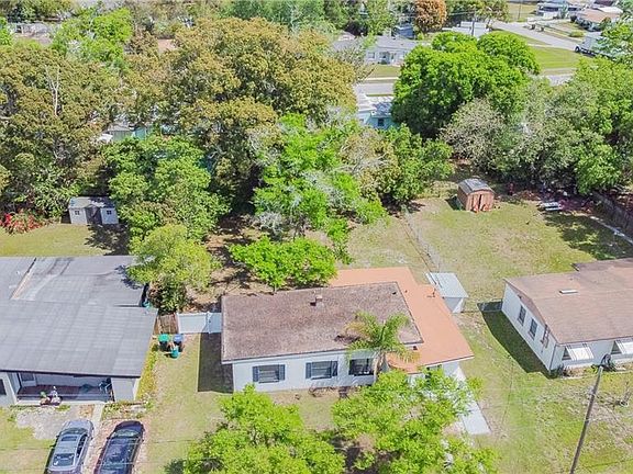 4th image of 27 Redwood Dr
