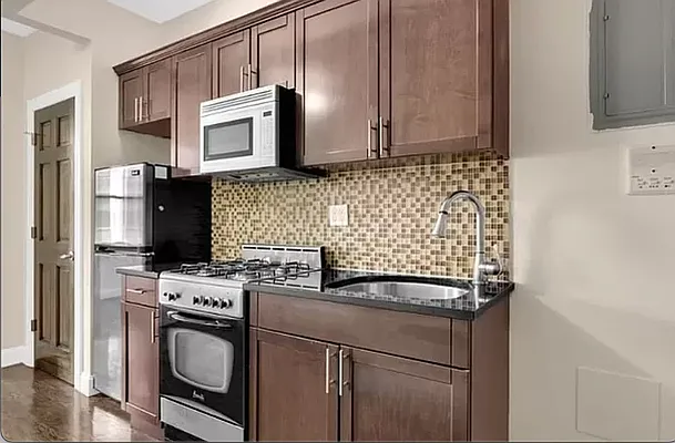 Rented by REAL New York | media 16