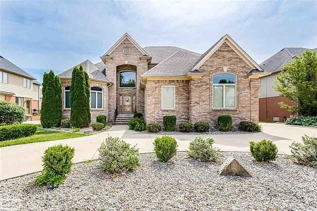 1st image of 54688 Glen Oaks Dr