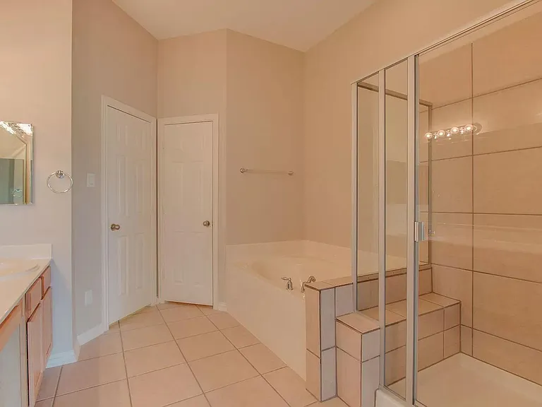 1825 Brookview Dr — Photo 20