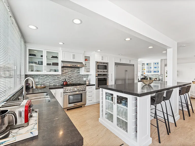 16892 Baruna Ln — Photo 33