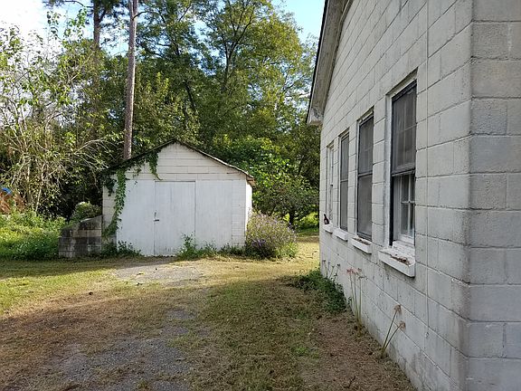 Detached garage 