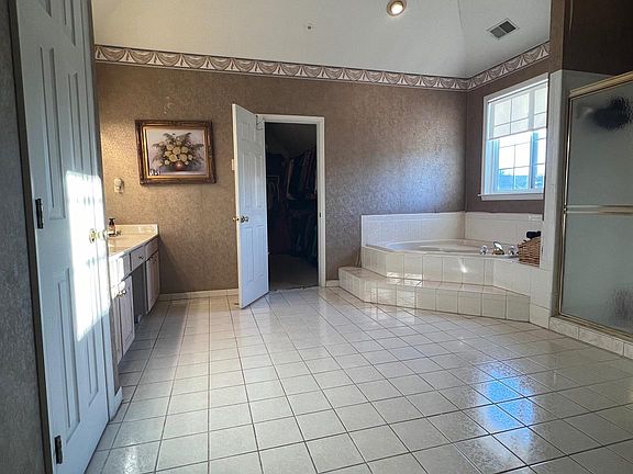 2nd image of 805 Sero Pine Ln