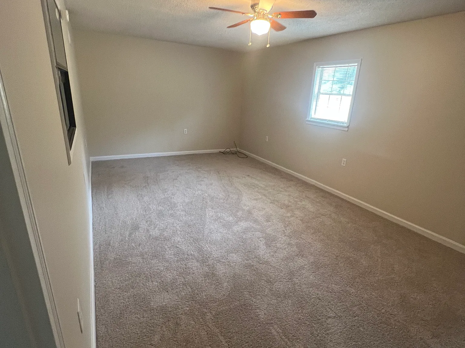 3 bed, 1.5 bath, 1424 sqft, $1,650 — Photo 3