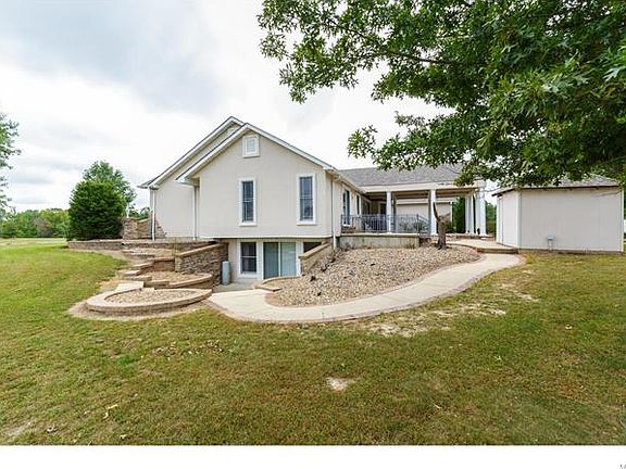 3rd image of 223 Red Oaks Dr