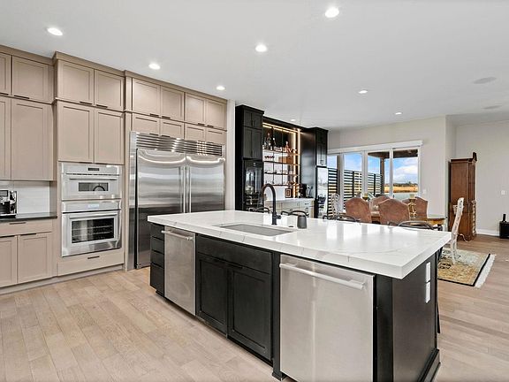 3rd image of 754 Beachside Dr