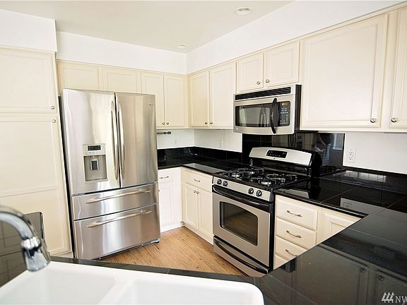3rd image of 725 Wilson St SE