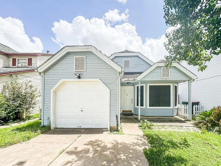 18579 N Lyford Dr — Photo 1