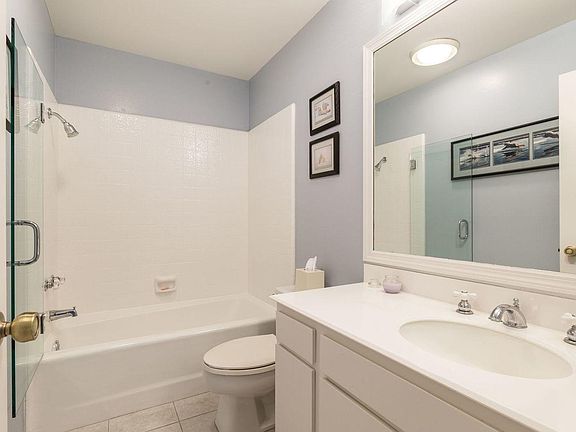 4th image of 873 Miller Ct