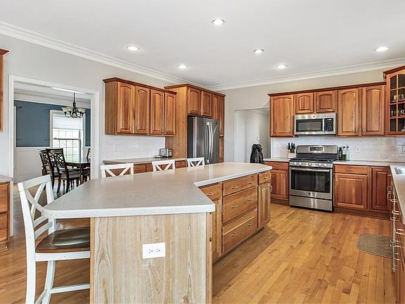 3rd image of 6911 Kassonta Dr