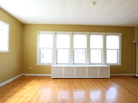 3rd image of 4255 N Moody Ave