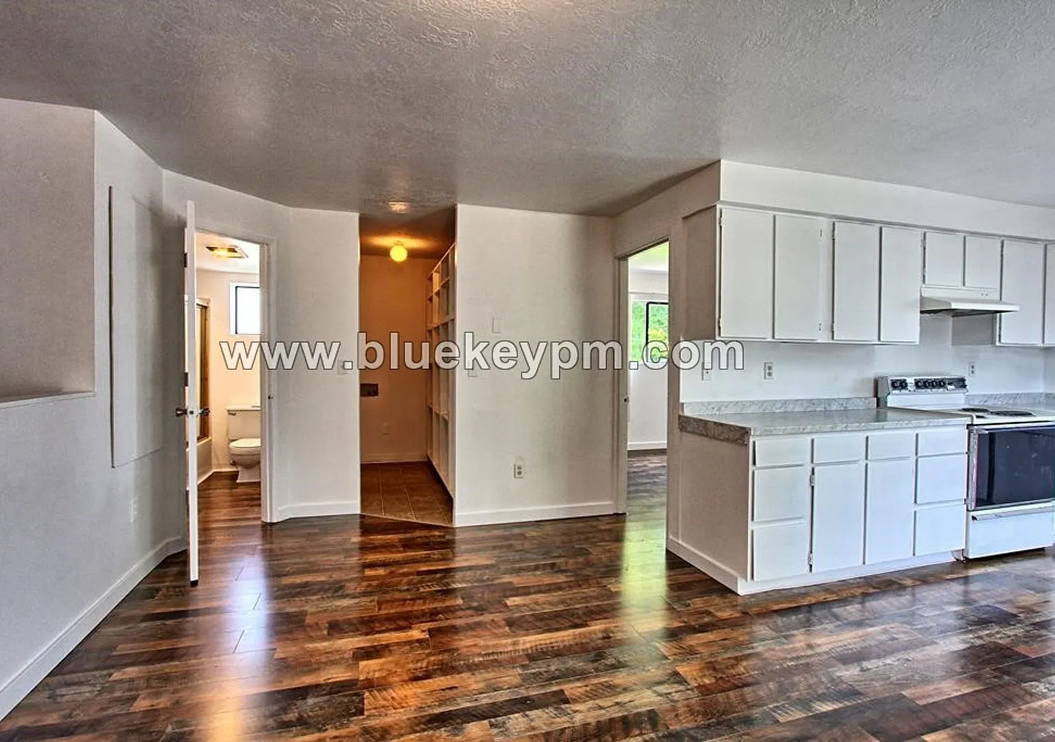 Upper Floor 1 Bed, 1 Bath Duplex Unit in Parkrose — Photo 3