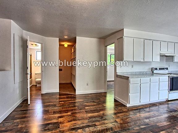 3rd image of 4716 NE 108th Ave