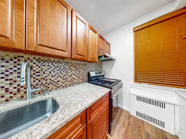 385 Argyle Road image 7 of 13