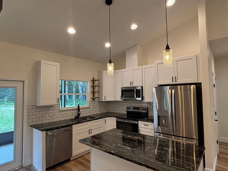 346 NW 3rd Ave — Photo 3