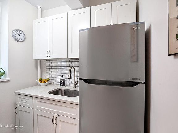 3rd image of 160 7th Ave #714