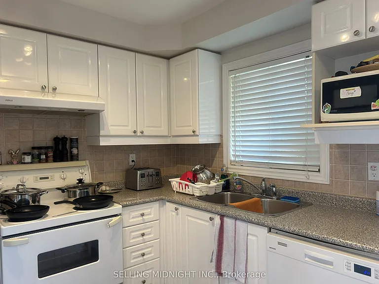 2413 Ravinebrook Cres — Photo 11