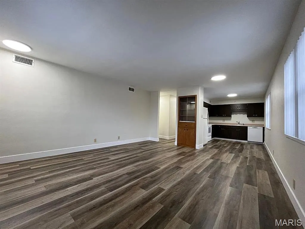 2 bed, 2.0 bath, 1280 sqft, $1,295 — Photo 2