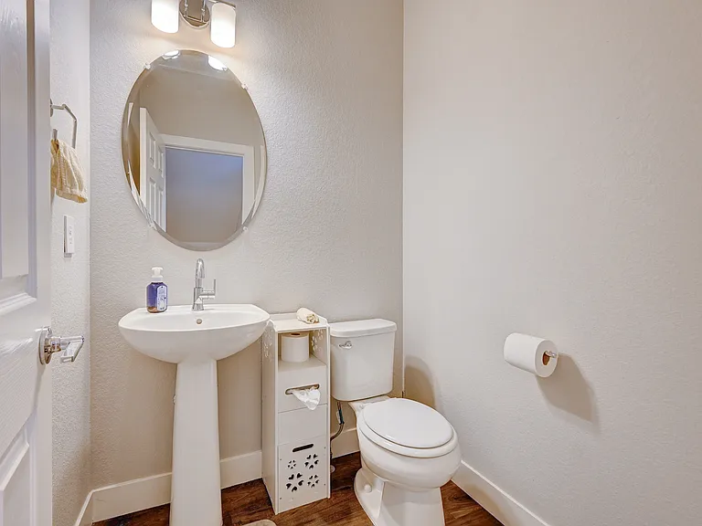 4713 Helena St — Photo 3