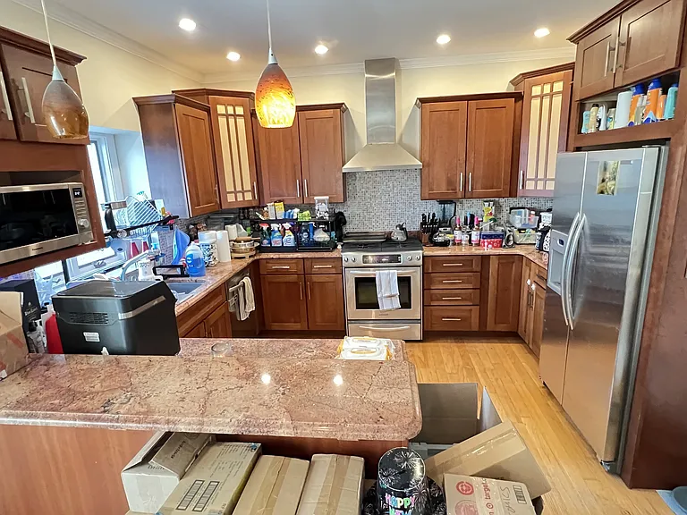 170 Cliff Ave — Photo 3
