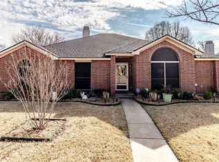 266 E Ridgegate Dr, Garland, TX 75040