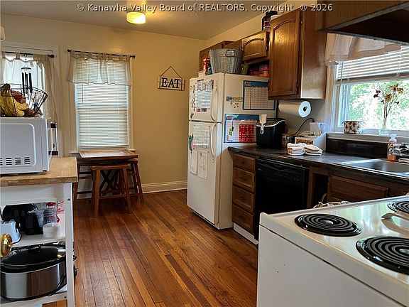 3rd image of 610 Monroe St