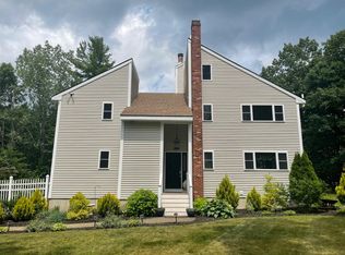 5 Descheneaux Ln, Tyngsboro, MA 01879